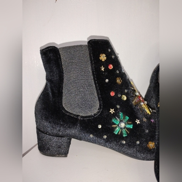 BLACK VELVET BETSEY JOHNSON JAX BOOTIES - Picture 9 of 11